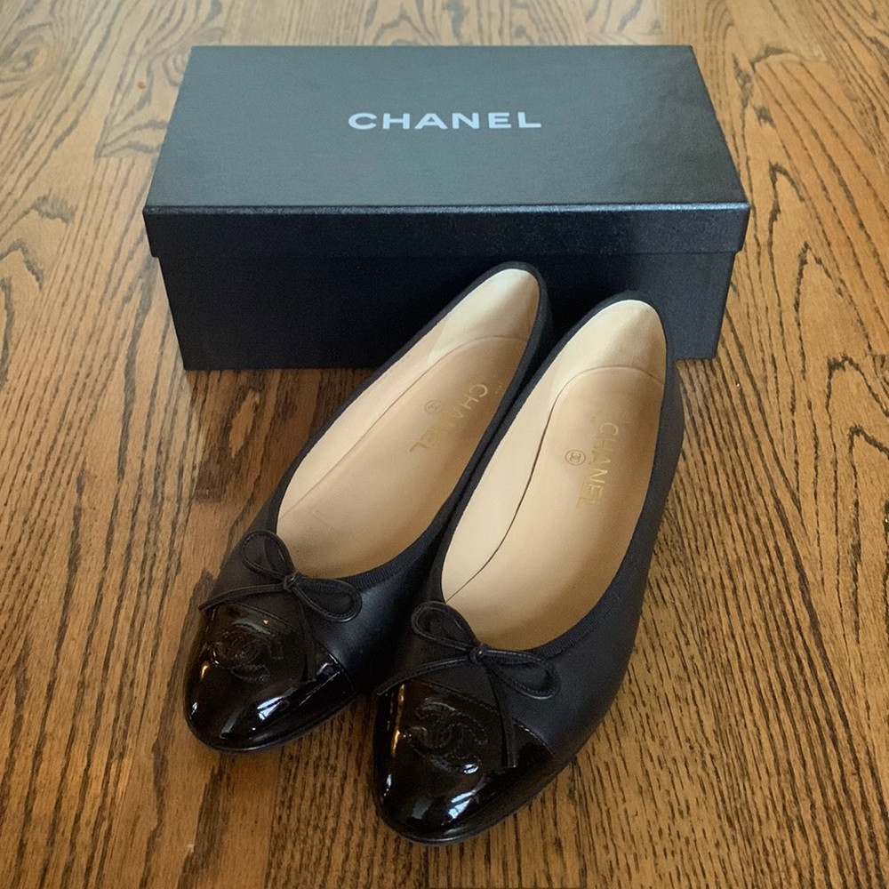 Chanel Black Lambskin Ballet Flat, Size 40, Worn Only Once